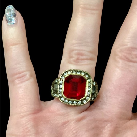 Heidi Daus Elegant Red Gemstone & Swarovski Crystal Ring. Sz 6. NWOT - Picture 2 of 8